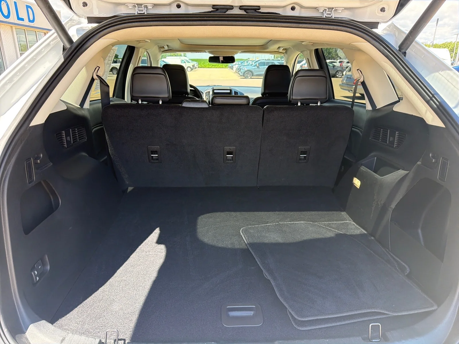 Used 2024 Oxford White Clearcoat Ford SEL image 8