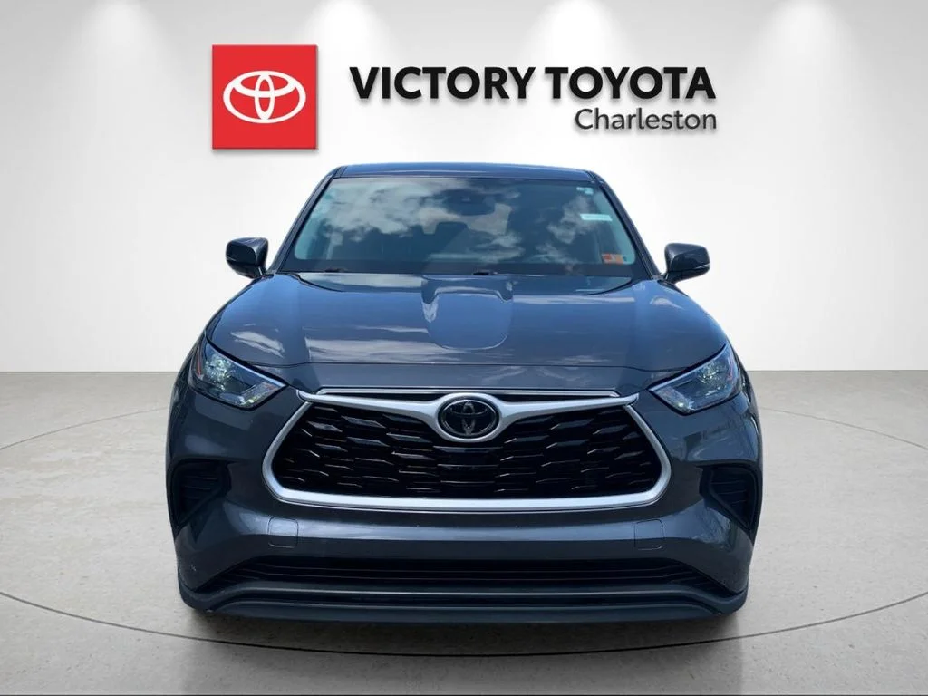 Used 2023 Gray Toyota L image 8