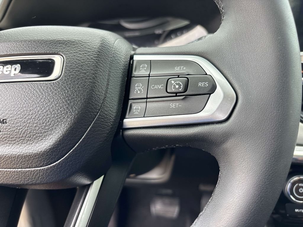 Used 2023 Silver Jeep Limited image 20