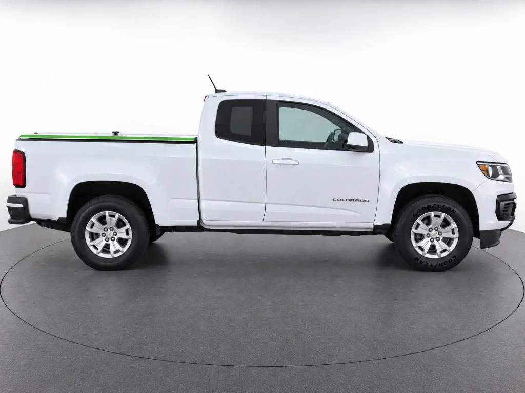 Used 2022 White Chevrolet LT image 8