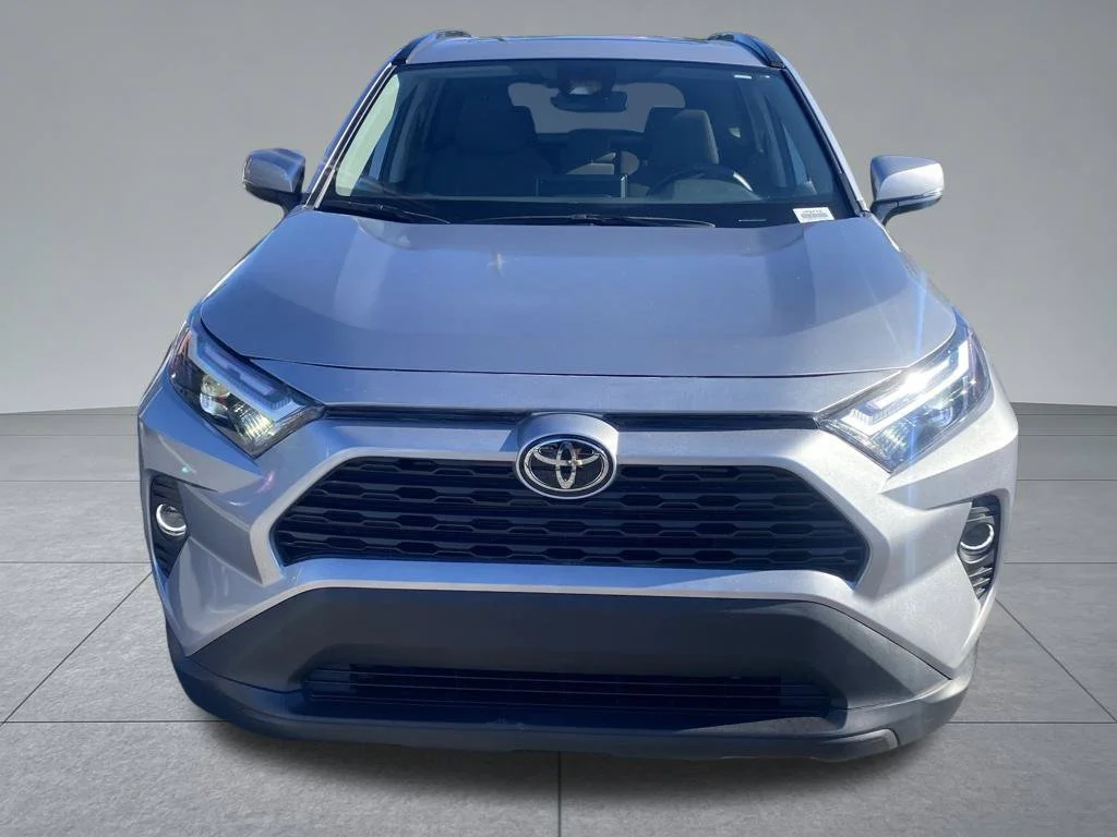 Used 2025 Silver Toyota XLE image 19