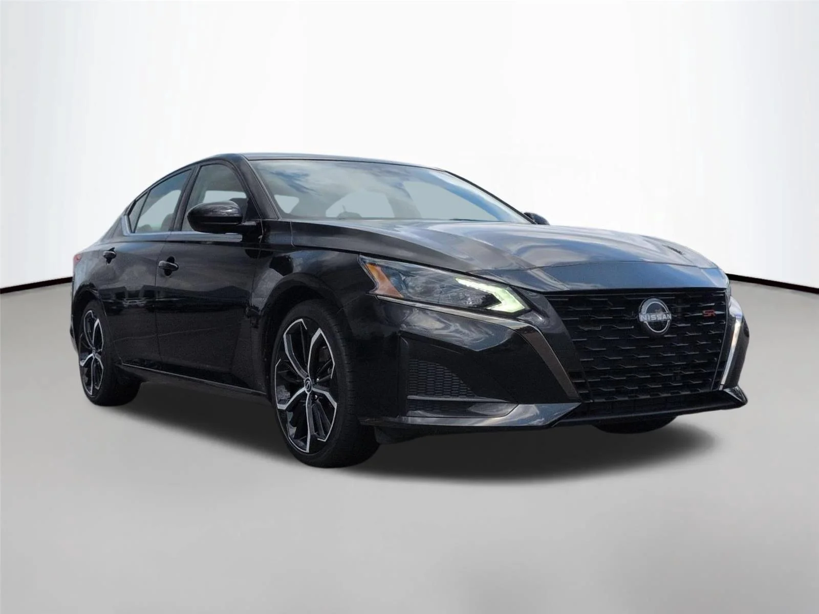 Used 2024 Super Black Nissan 2.5 SR image 7