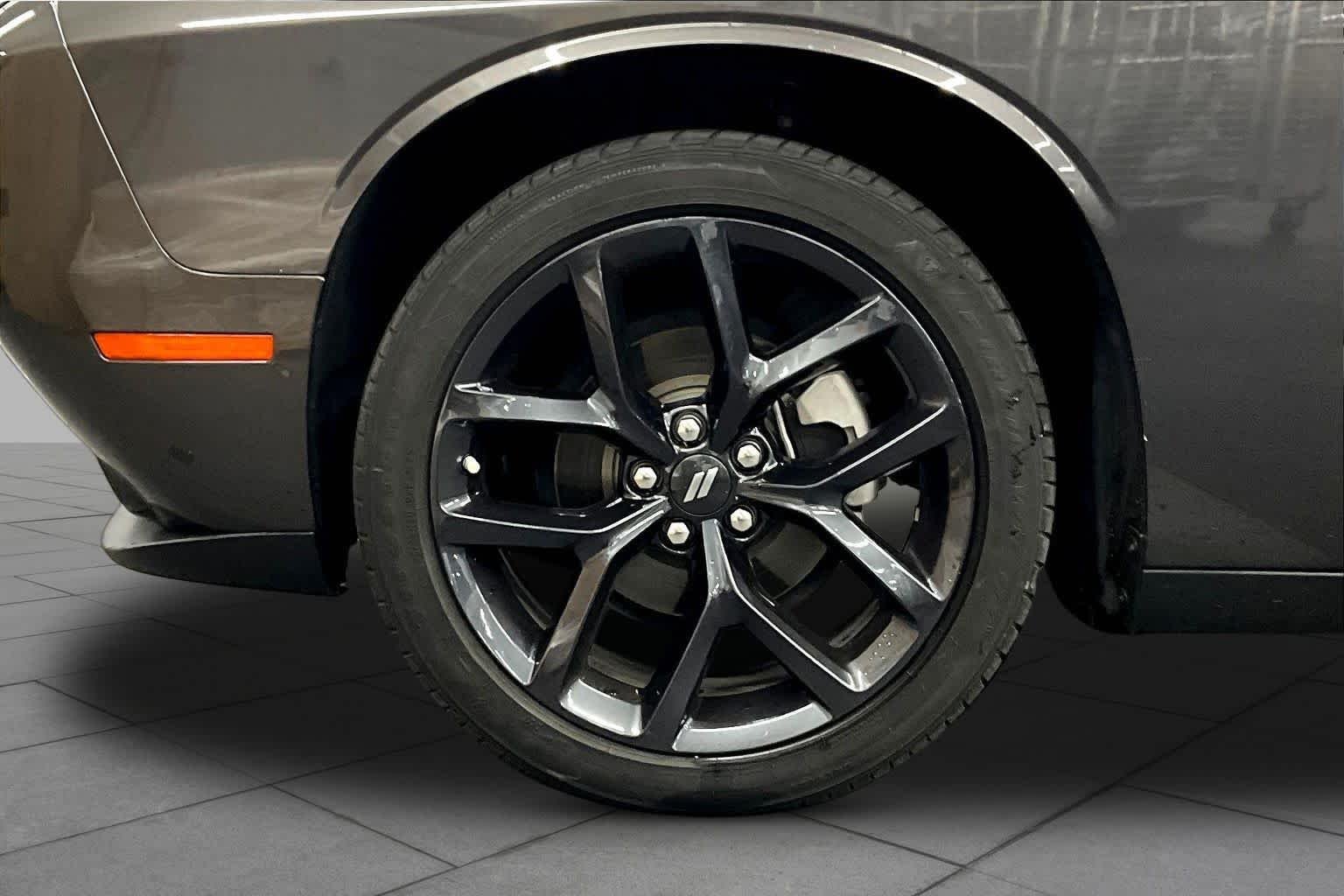 Used 2023 Granite Pearlcoat Dodge SXT image 10