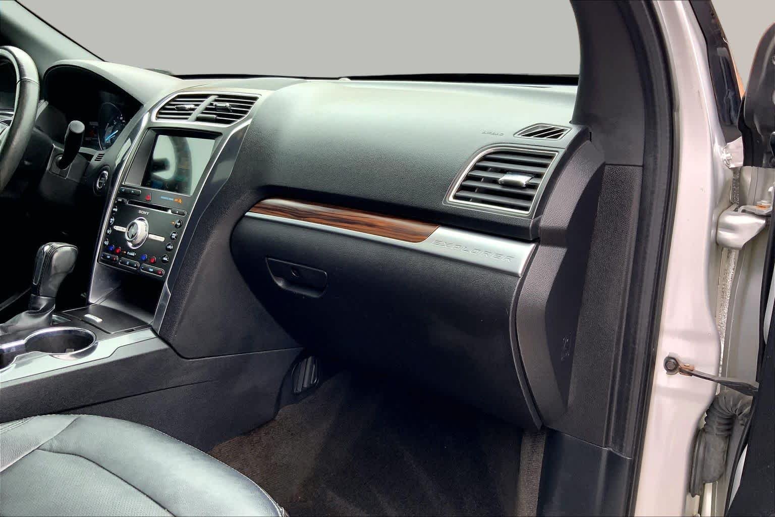 Used 2018 Ingot Silver Ford Limited image 19