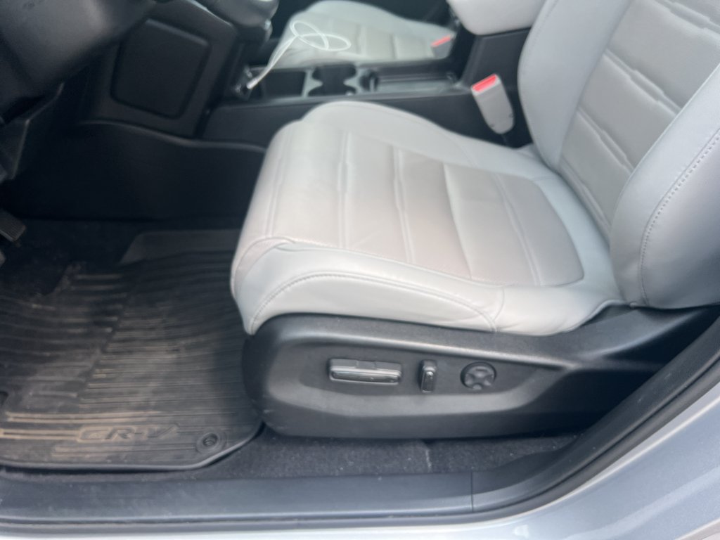 Used 2022 Lunar Silver Metallic Honda EX-L image 5