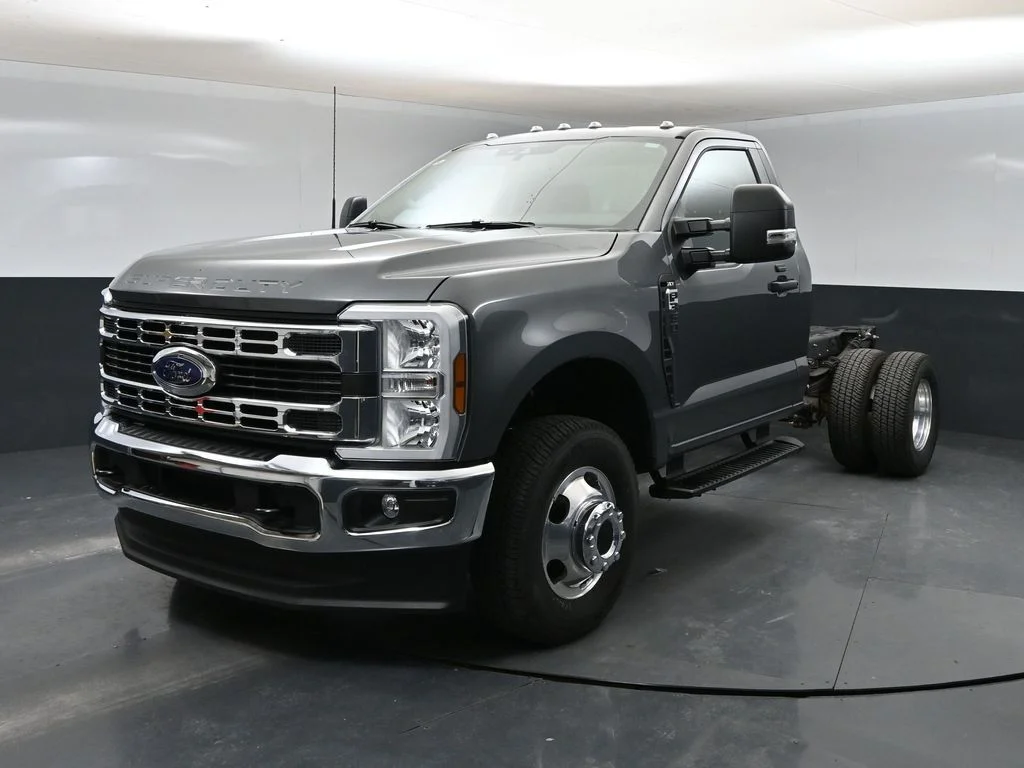 2026 Ford F-350 Super Duty Chassis Cab XLT - Photo 7