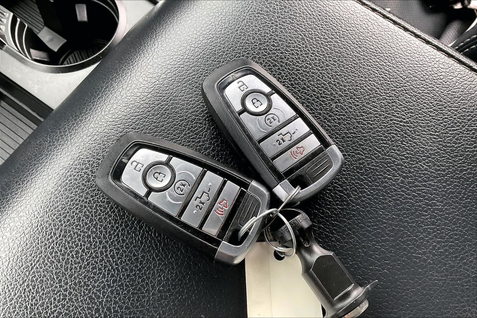 Used 2022 Agate Black Metallic Ford LARIAT image 14