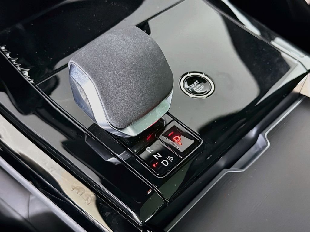 New 2027 Santorini Black Land Rover Dynamic SE P400 image 17