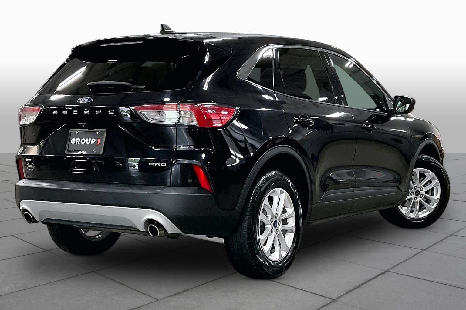Used 2020 Agate Black Metallic Ford SE image 13