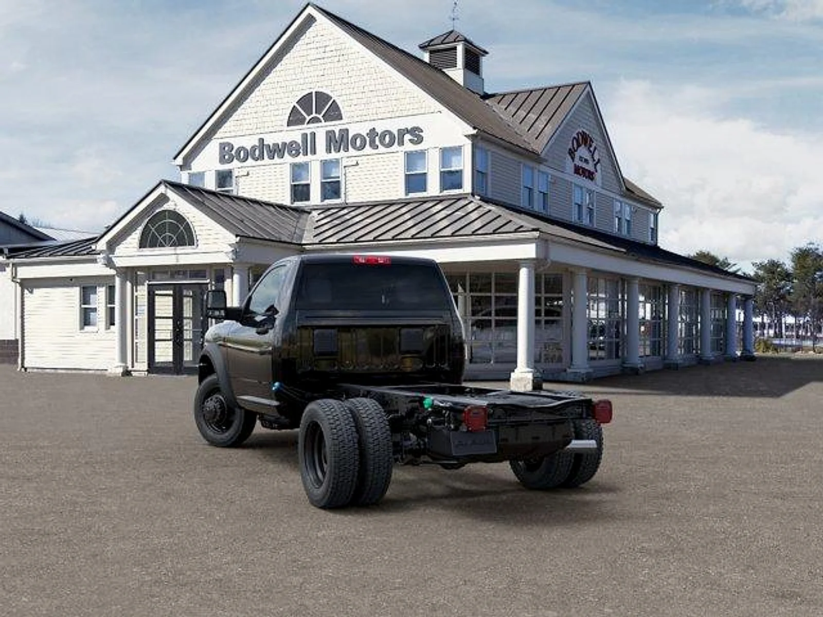 New 2026 Diamond Black Crystal Pearlcoat RAM Tradesman 4x4 Reg Cab 60" CA image 3