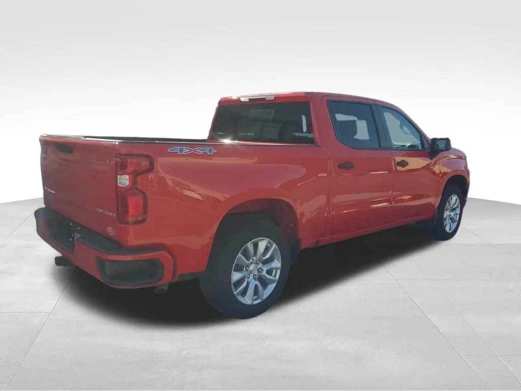 Used 2023 Red Chevrolet Custom image 7