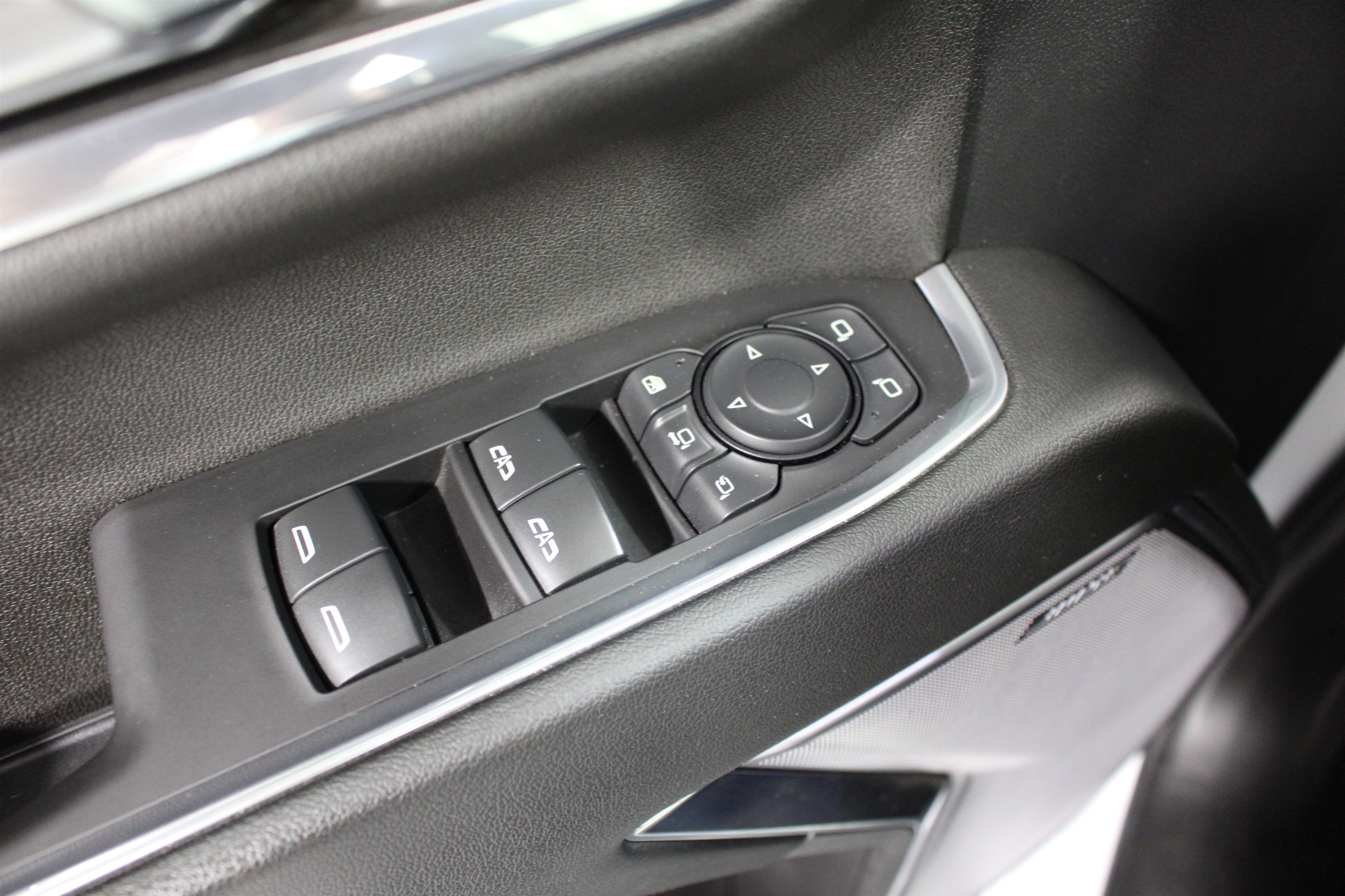 Used 2024 Iridescent Pearl Tricoat Chevrolet High Country image 8