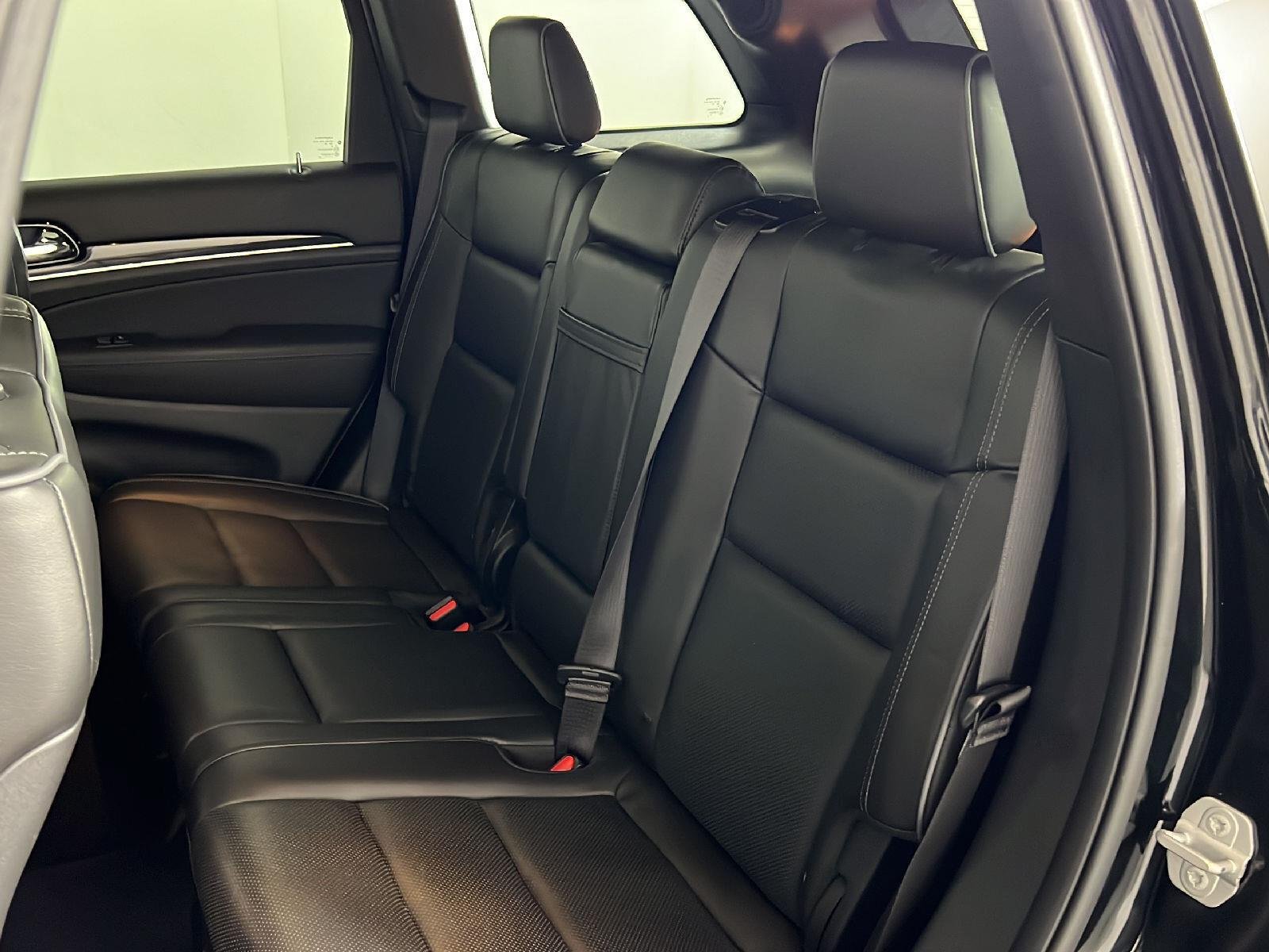 Used 2020 Diamond Black Crystal Pearlcoat Jeep Overland image 4
