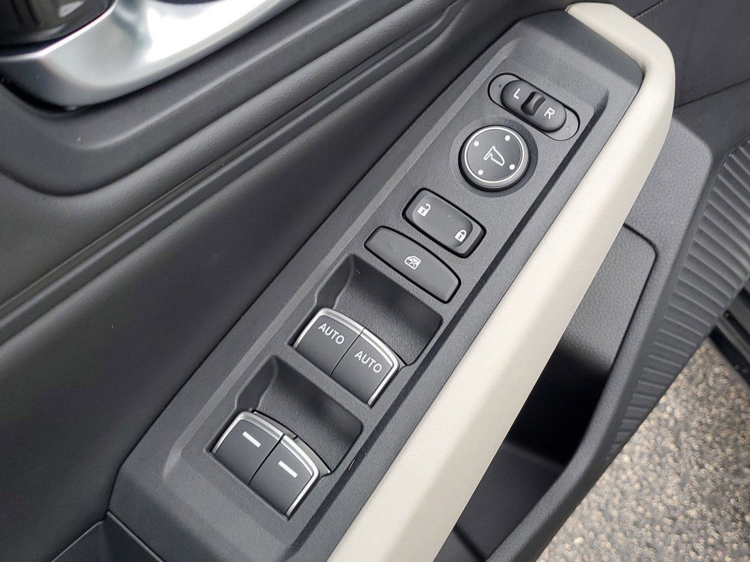 2025 Honda Accord Hybrid EX-L - Photo 16
