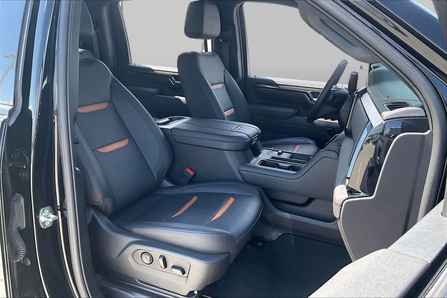 Used 2025 Onyx Black GMC AT4 image 8