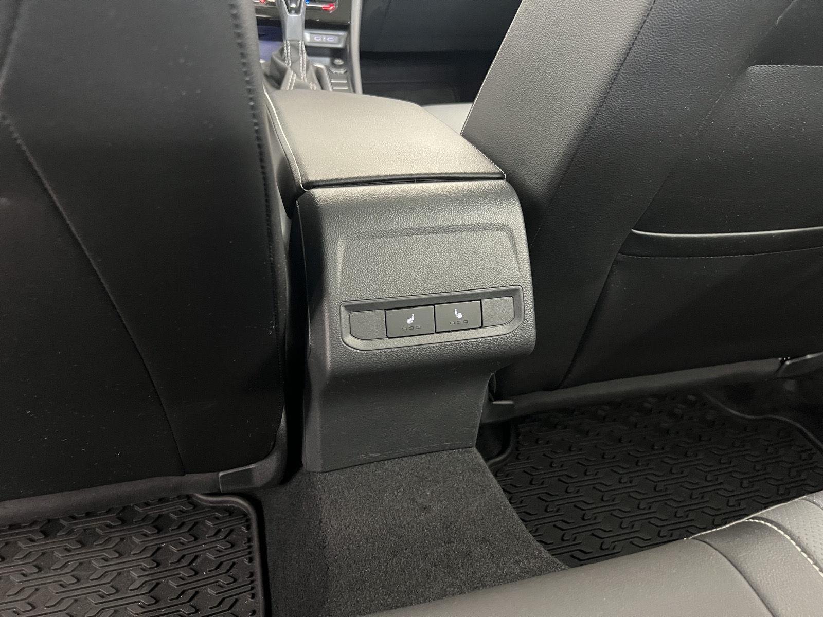 2025 Volkswagen Jetta SEL - Photo 28
