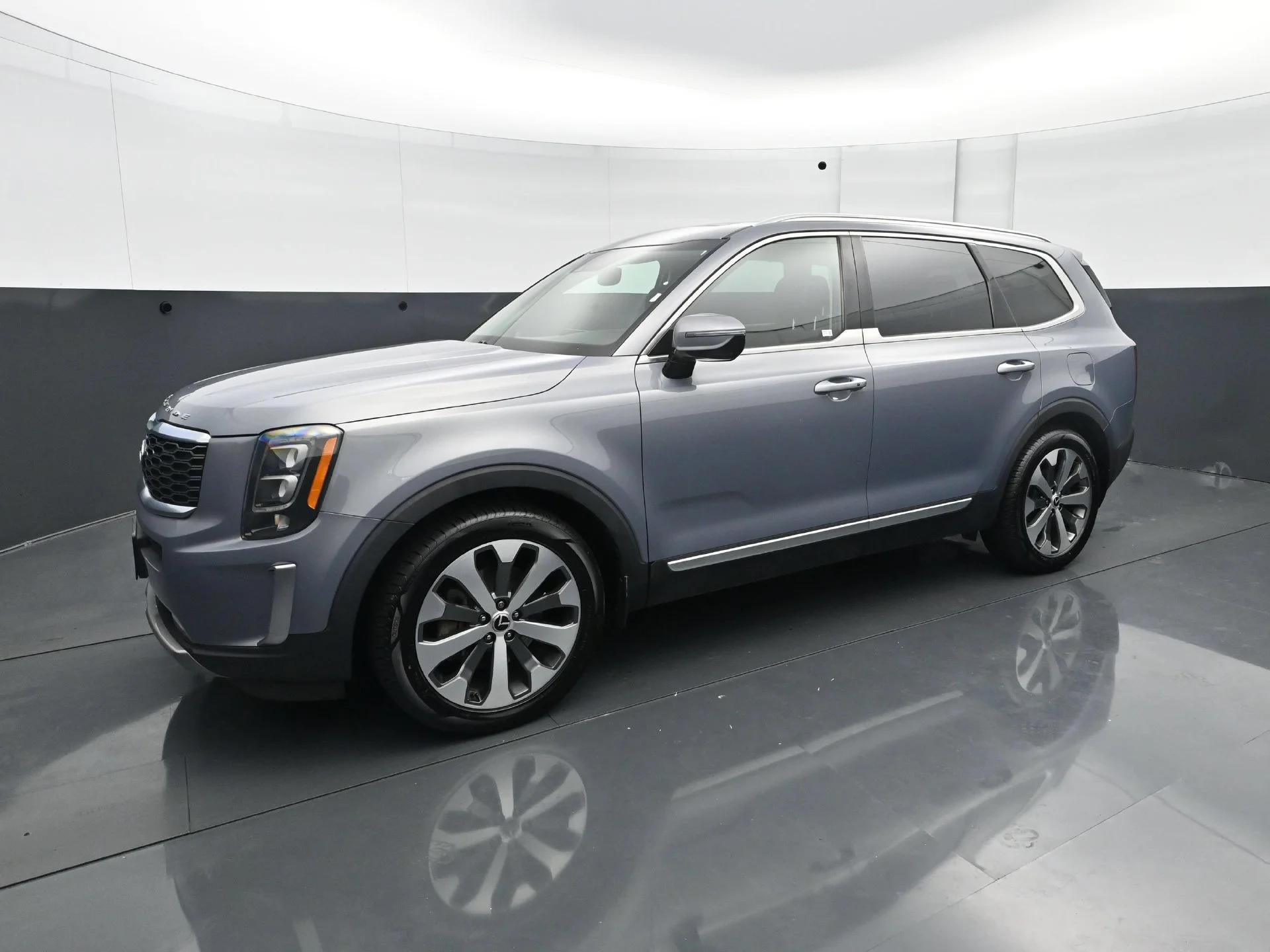 Used 2020 Kia Telluride SX with VIN 5XYP5DHC5LG031992 for sale in Roseville, Minnesota