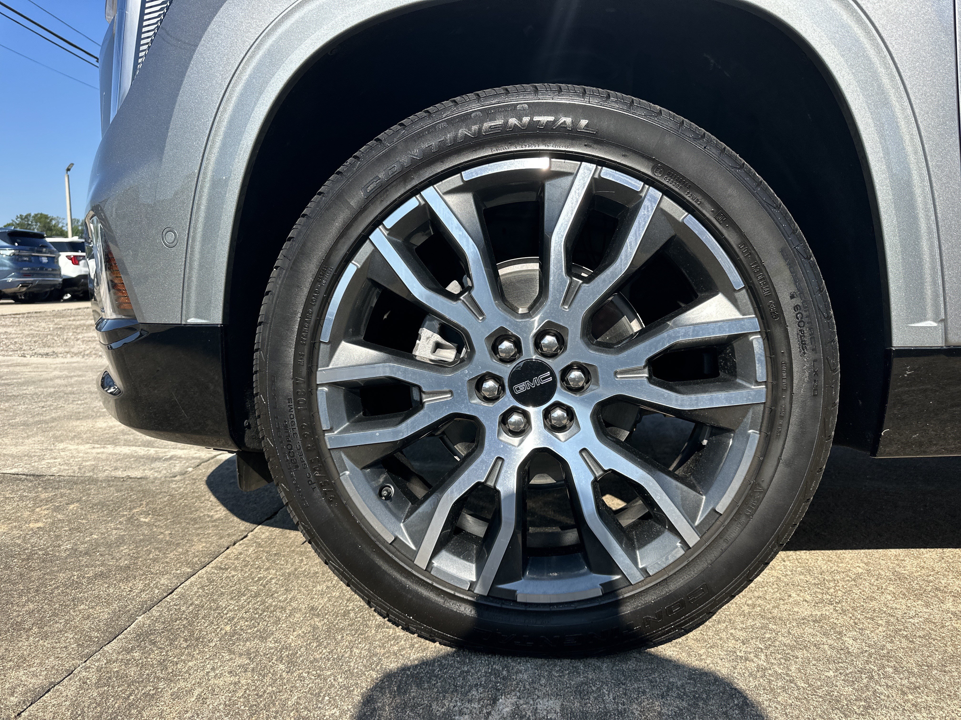 2026 GMC Acadia Denali Ultimate - Photo 12