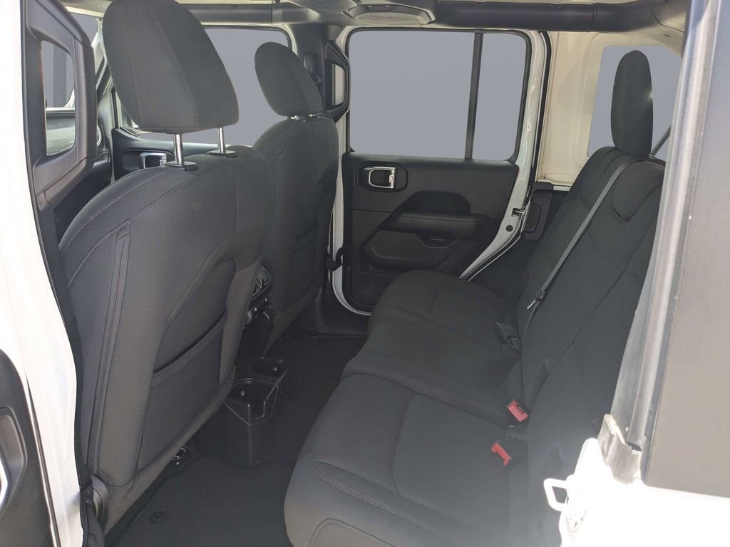 Used 2023 White/off-white Jeep Sahara image 13