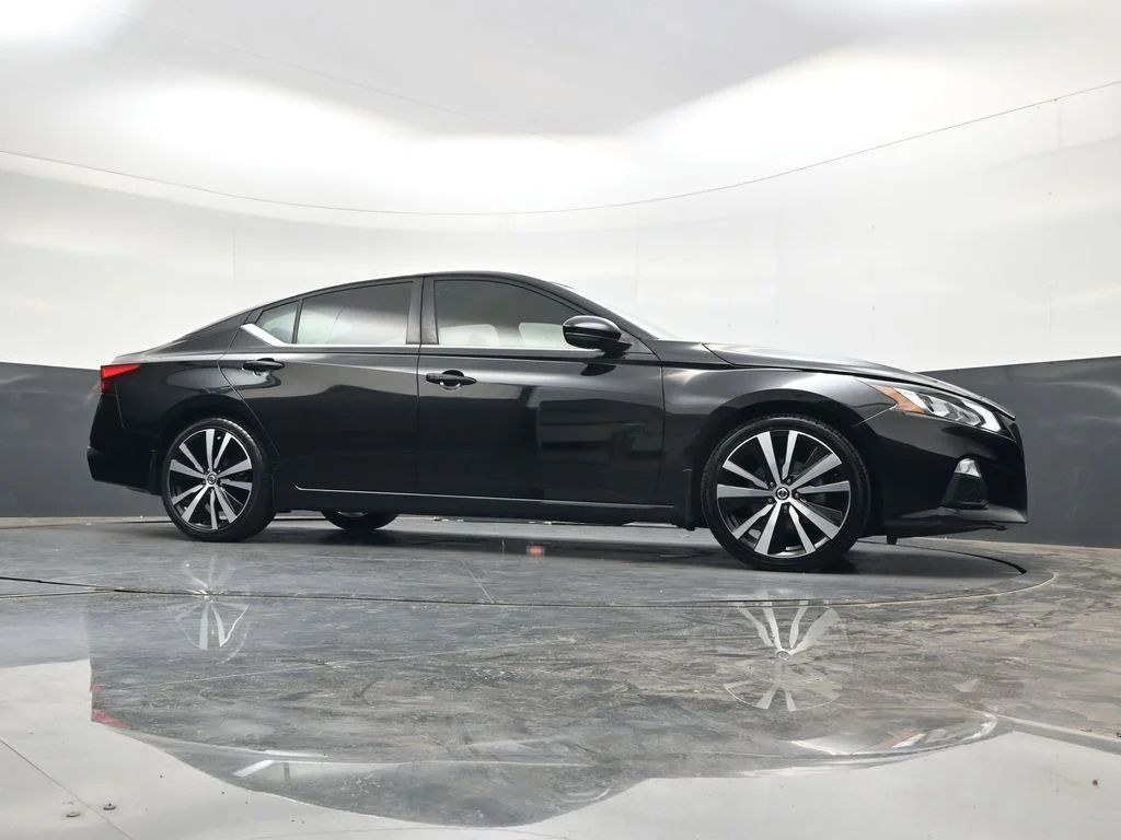 Used 2021 Black Nissan 2.5 SR image 45