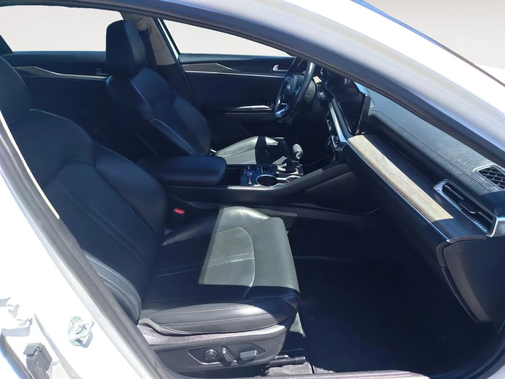Used 2021 White Kia EX image 15