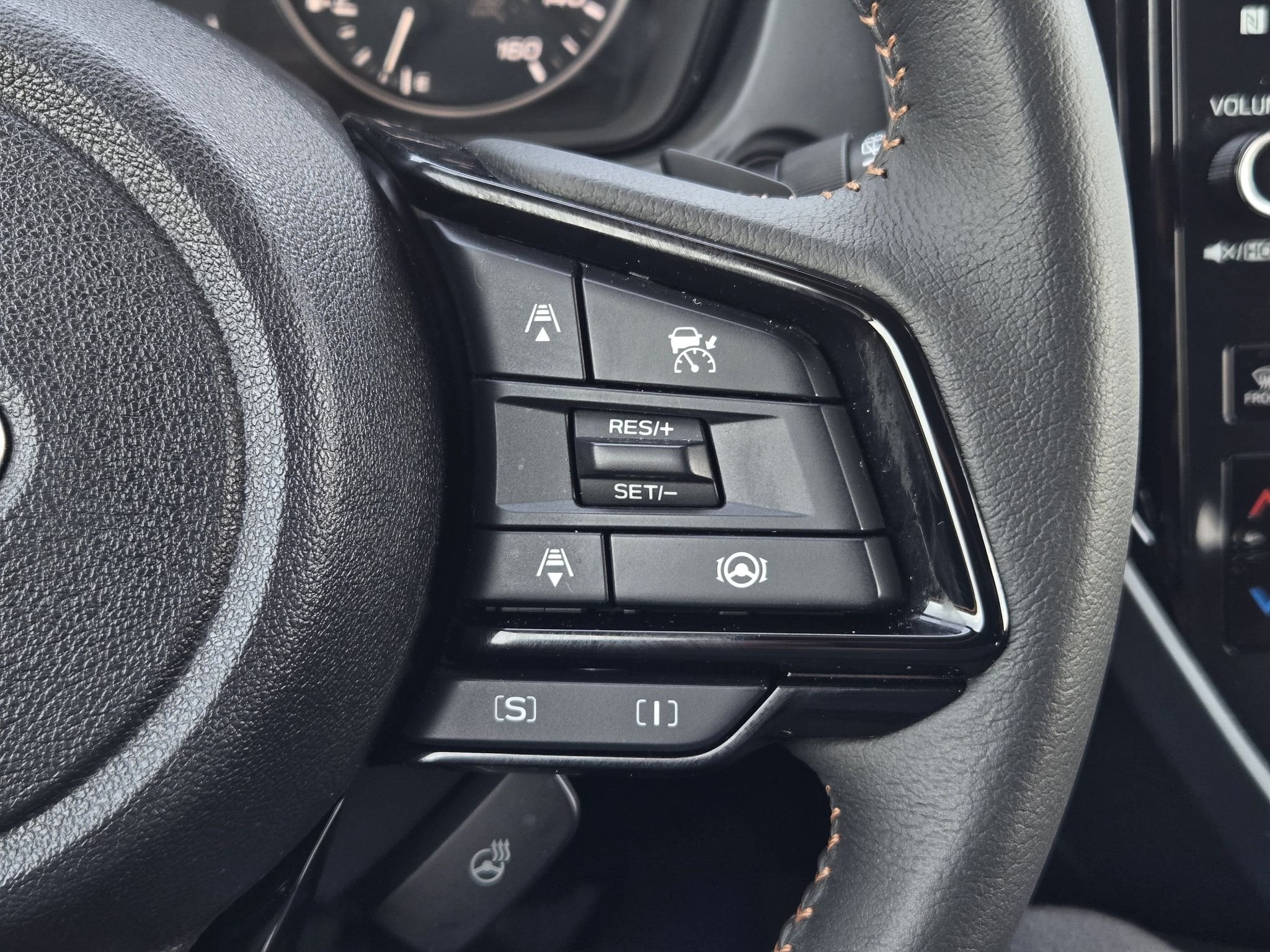 Used 2025 Crystal White Pearl Subaru Touring image 30