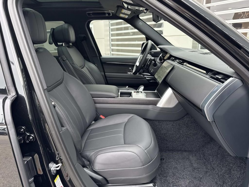 New 2026 Santorini Black Land Rover SE image 10