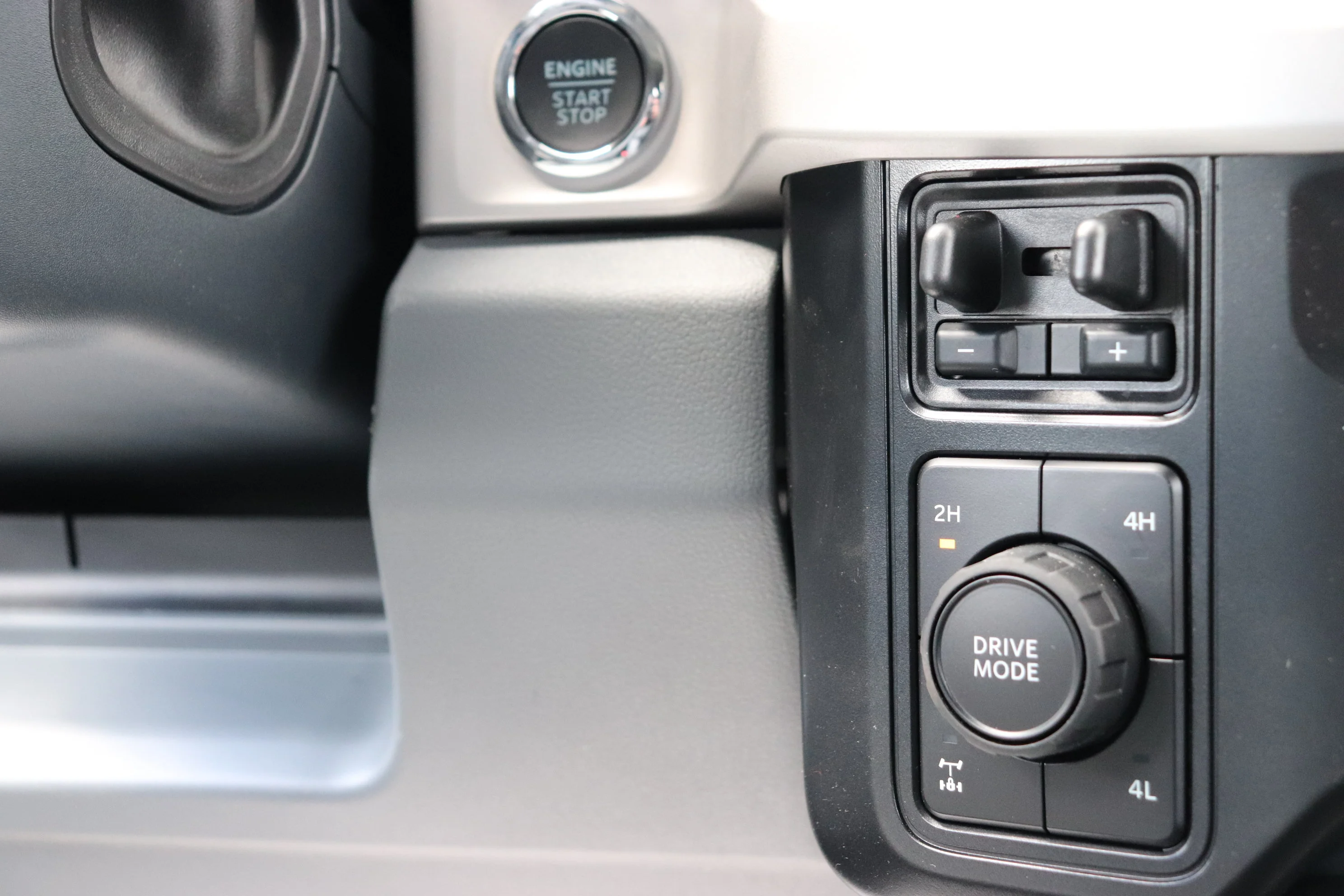 New 2026 OXFORD WHITE Ford XLT image 17