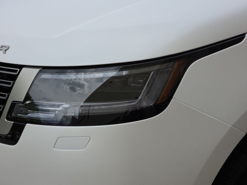 New 2026 Icy White Satin Land Rover Autobiography image 21