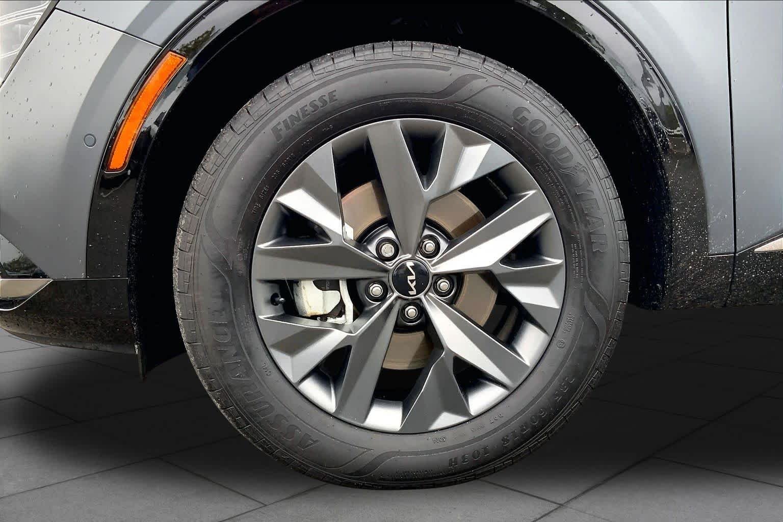 Used 2025 Shadow Matte Gray Kia SX-Prestige image 9