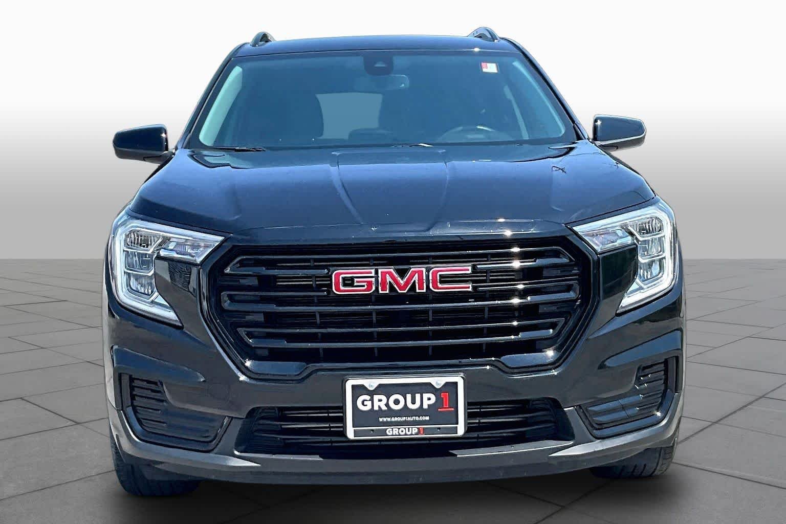 Used 2024 Ebony Twilight Metallic GMC SLE image 4