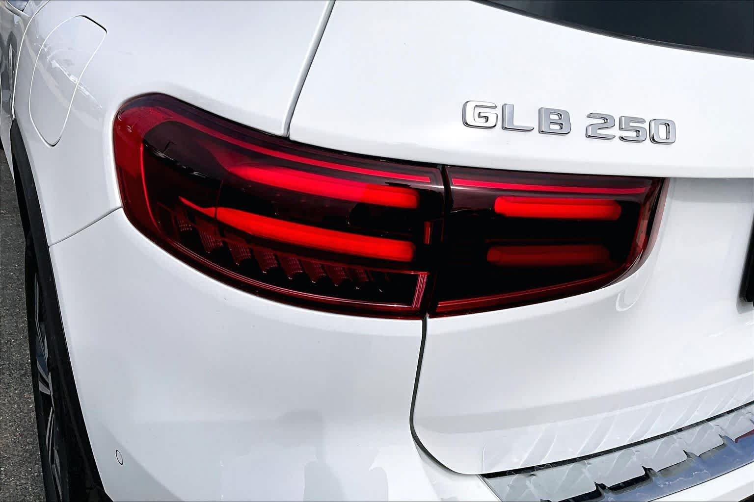 New 2026 Polar White Mercedes-Benz GLB 250 image 6