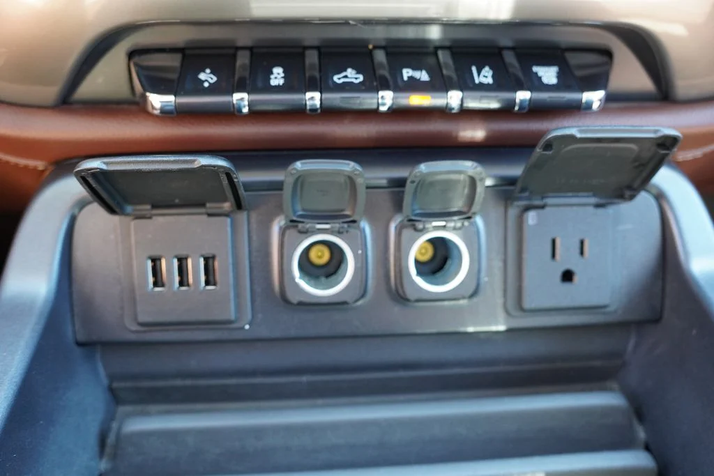 Used 2015 Black Chevrolet High Country image 33