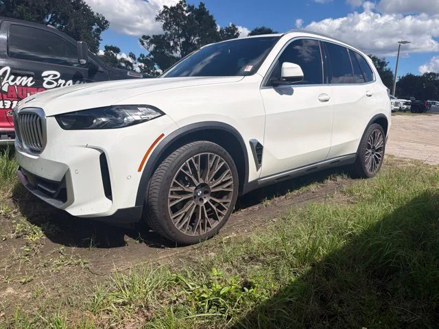 Used 2024 White BMW xDrive40i image 1