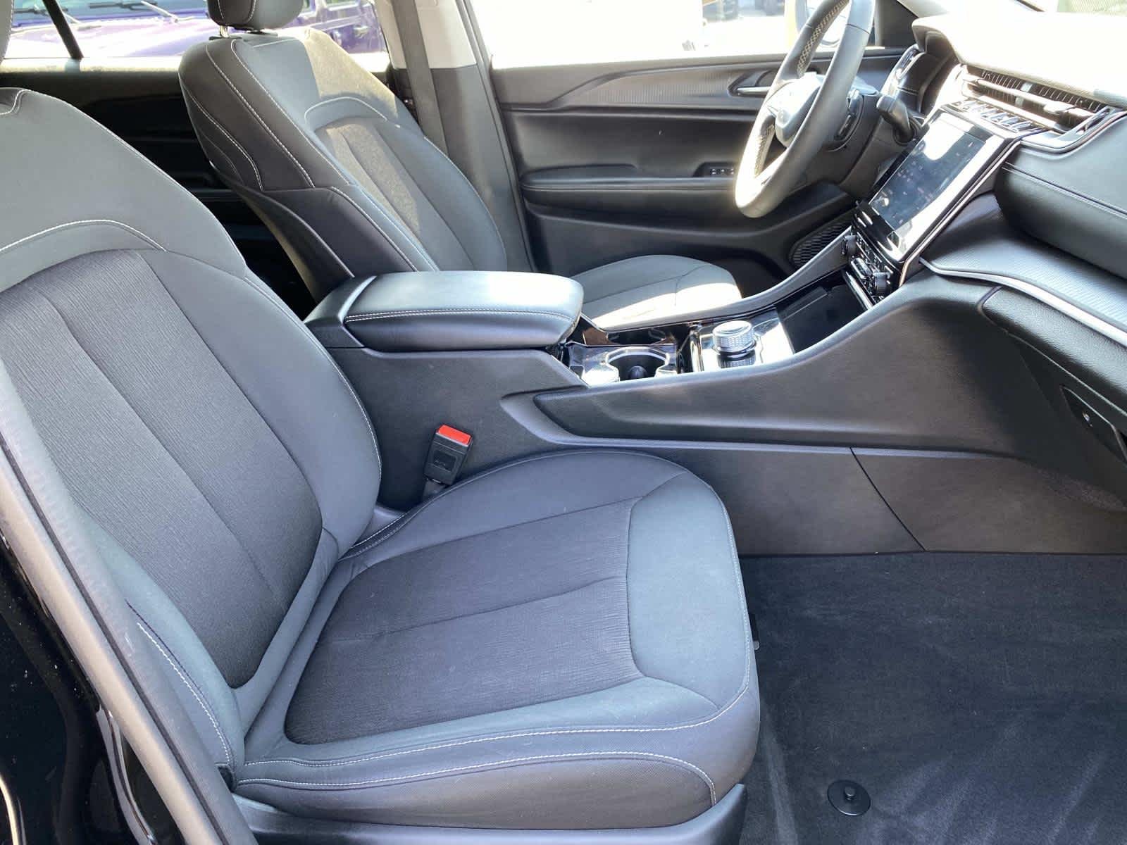 Certified Used 2023 Diamond Black Crystal Pearlcoat Jeep Laredo image 24