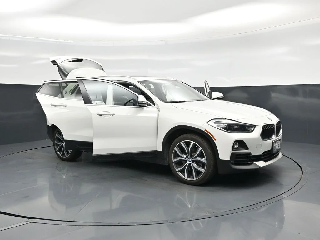 Used 2020 White BMW sDrive28i image 36