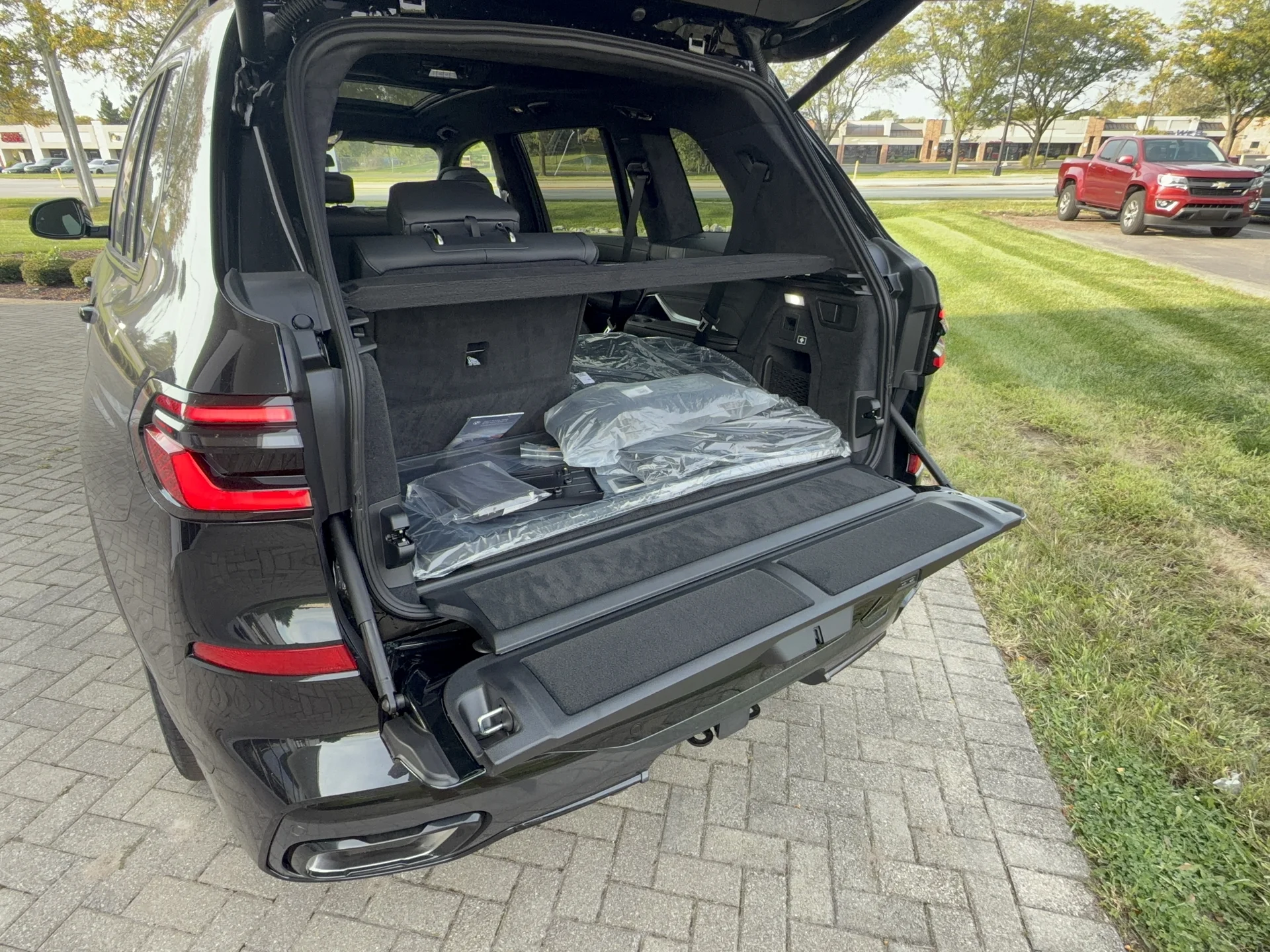 New 2027 Black Sapphire Metallic BMW xDrive40i image 5