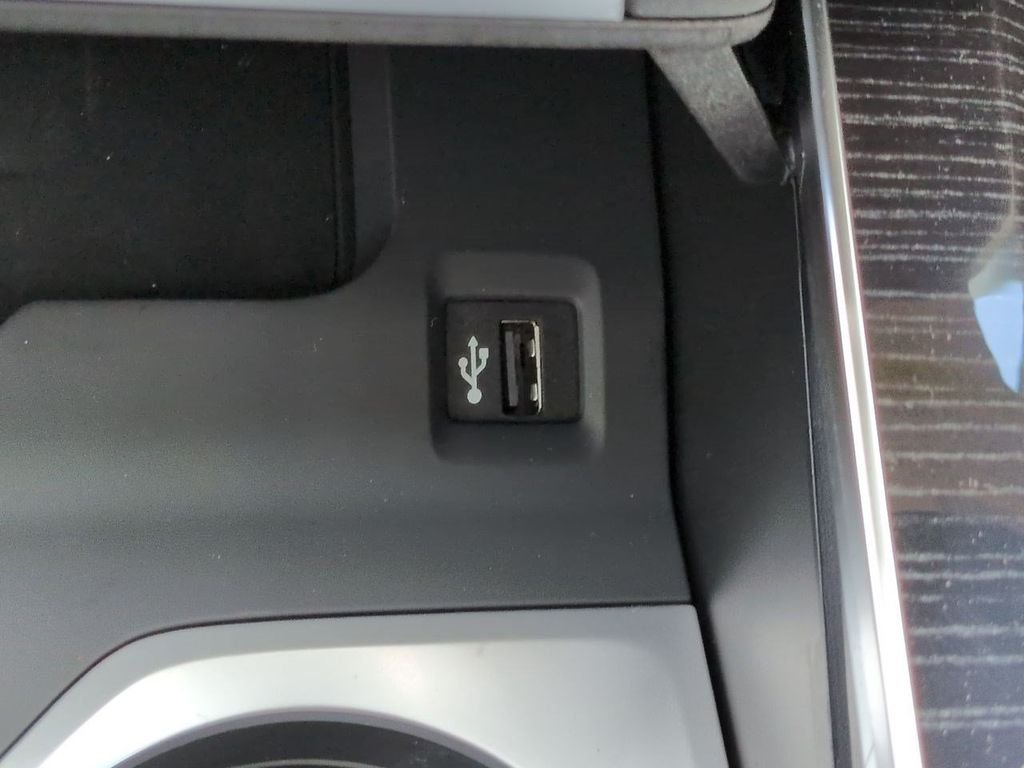 New 2027 Brooklyn Grey Metallic BMW xDrive40i image 23
