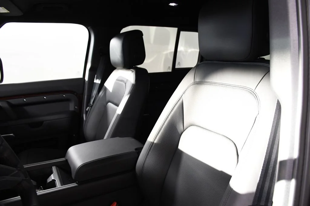 New 2026 Sedona Red Land Rover X-Dynamic SE image 19