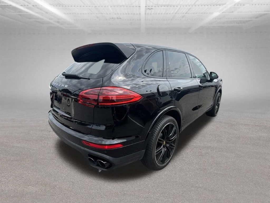 Used 2018  Porsche  image 6