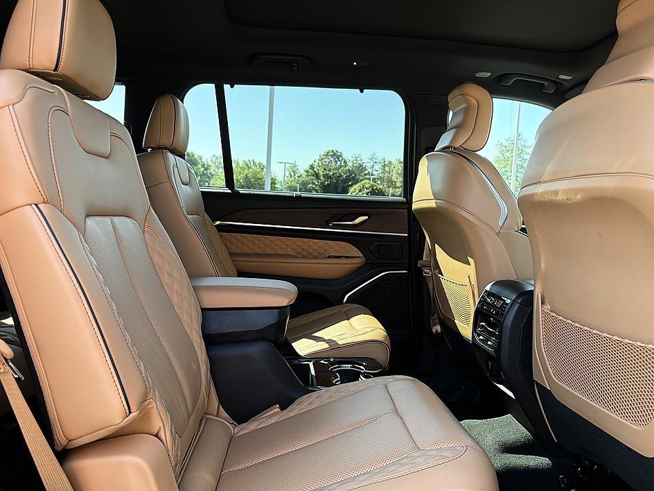 Used 2023 Bright White Clearcoat Jeep Summit image 13