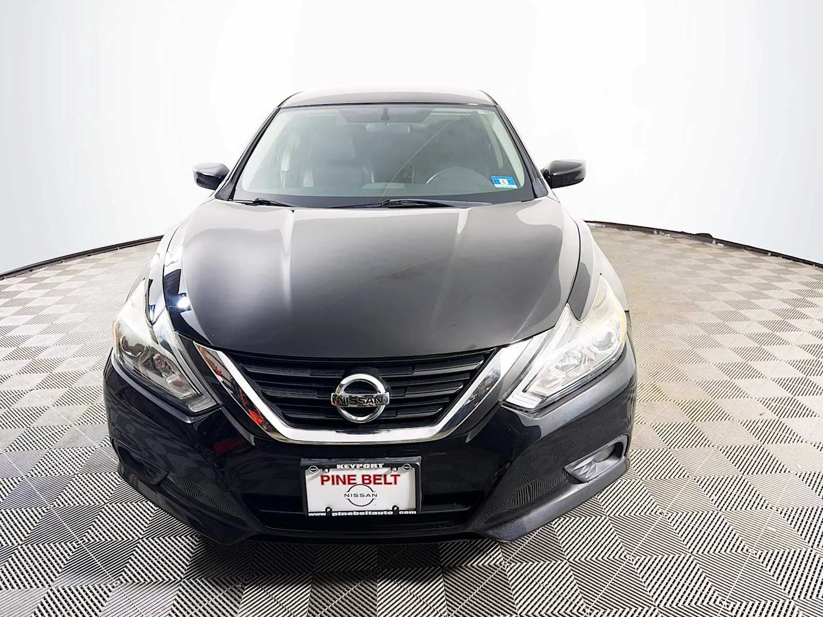 Used 2018 Super Black Nissan 2.5 SR image 2