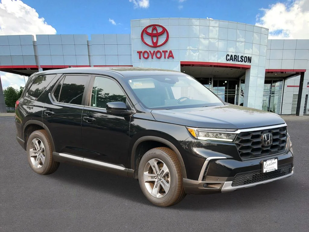 Used 2023 Honda Pilot EX-L with VIN 5FNYG1H40PB008381 for sale in Minneapolis, Minnesota