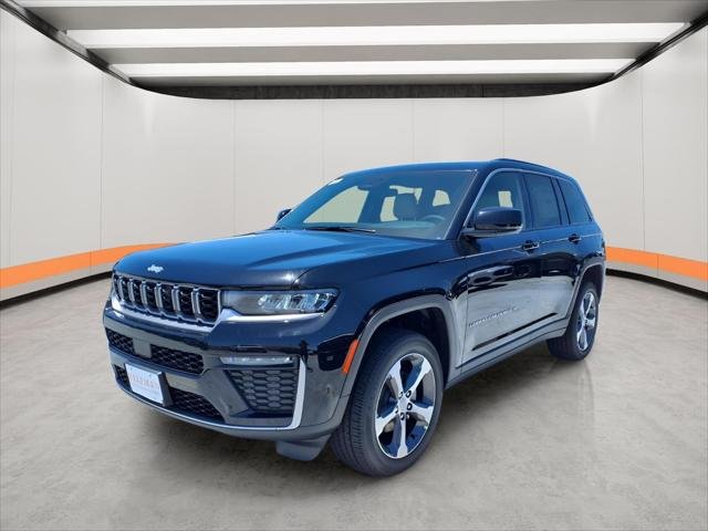 New 2026 Diamond Black Crystal Pearl-Coat Exterior Paint Jeep Limited image 3