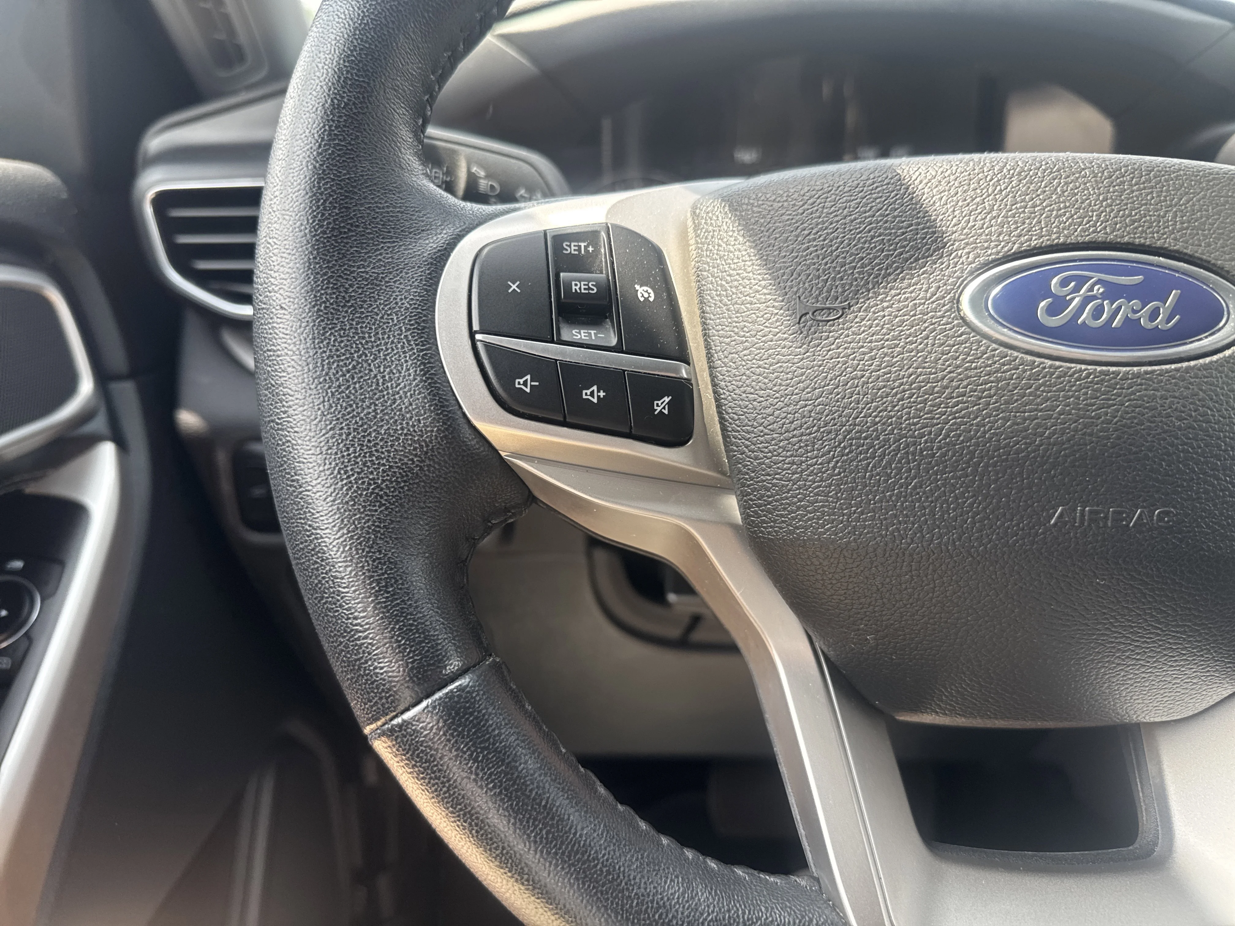 Used 2023 Star White Metallic Tri-Coat Ford XLT image 19