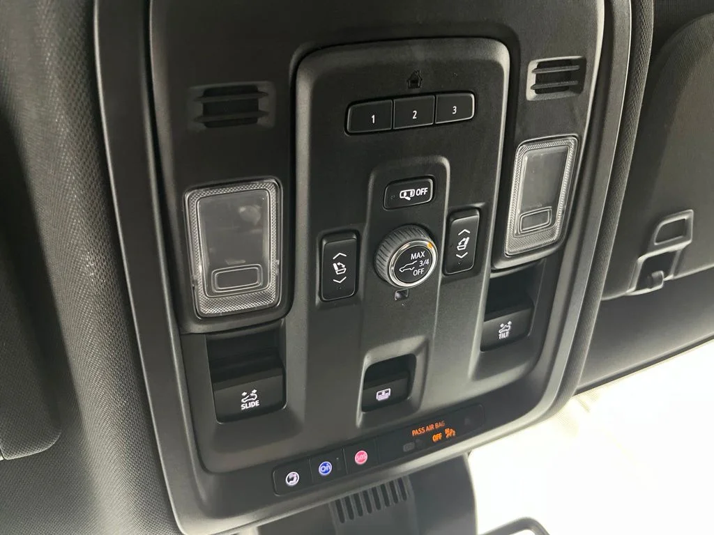 Used 2024 White Chevrolet Z71 image 17