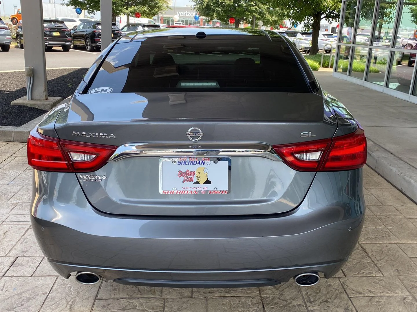 Used 2017 Gun Metallic Nissan SL image 6