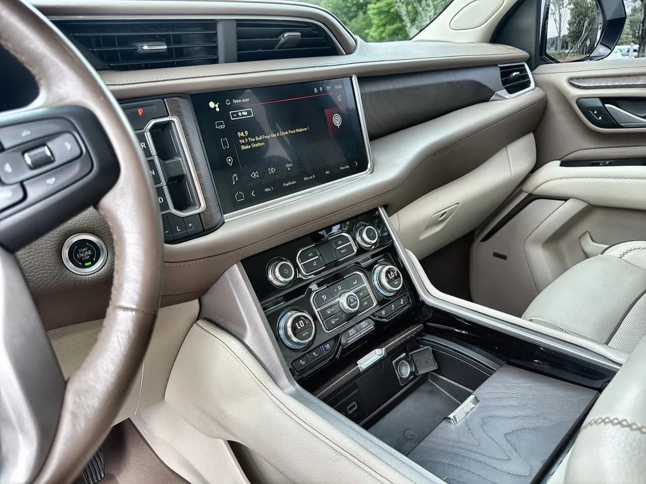 Used 2022 White Frost Tricoat GMC Denali image 11