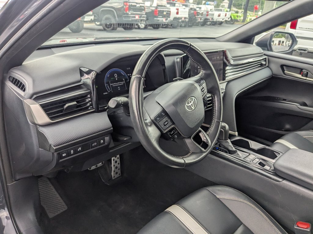Used 2025  Toyota SE image 13