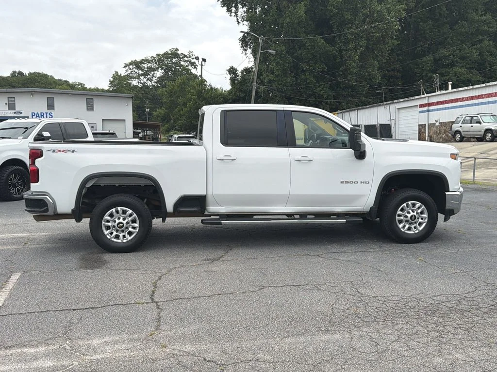 Used 2022 White Chevrolet LT image 8